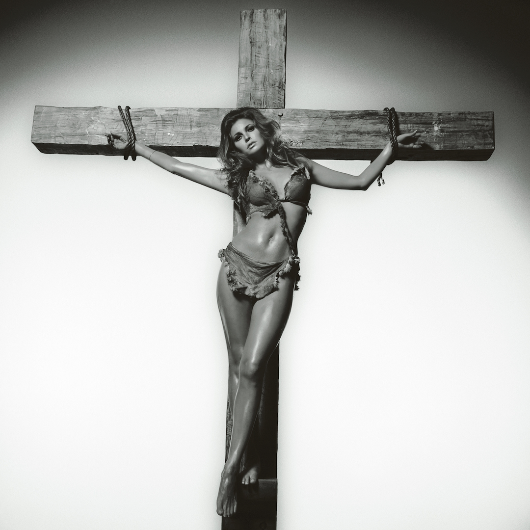 terry_oneill_-_raquel_welch_1966_-_courtesy_eduard_planting_gallery