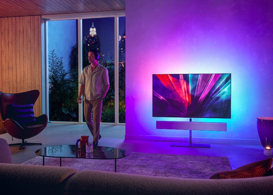 Watch TV like never before: Philips TV unveils two new design TVs - Numéro  Netherlands