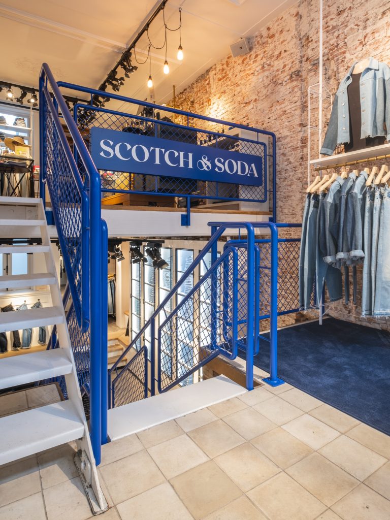 hier Wolkenkrabber Monopoly SCOTCH & SODA reveals the new look of its Amsterdam blue denim store -  Numéro Netherlands