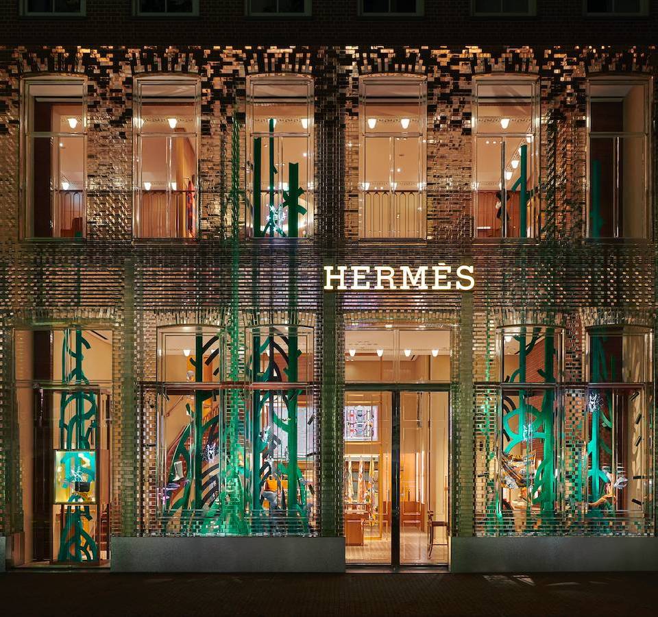 HERMÈS INVITES DUTCH INVERTUALS TO DESIGN THE FALL WINDOW DISPLAY