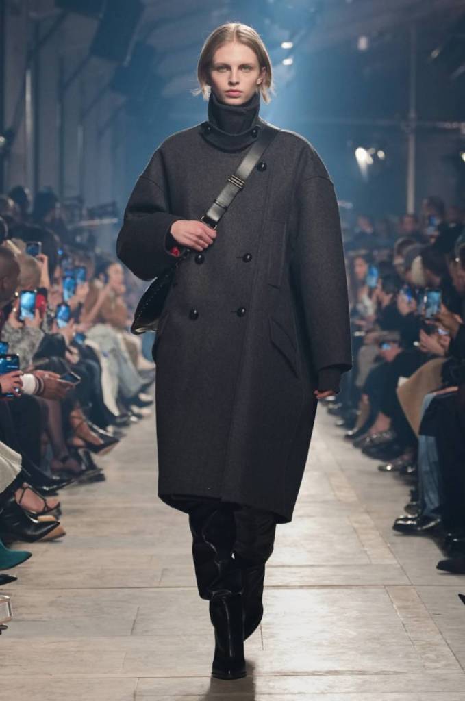 THE ISABEL MARANT FALL-WINTER 2023 SHOW FULFILS DESIRE TO CUDDLE UP IN ...