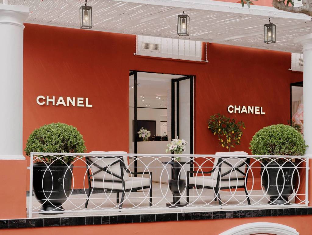 CHANEL REOPENS THE DOORS OF ITS SEASONAL BOUTIQUE IN THE HEART OF THE ...