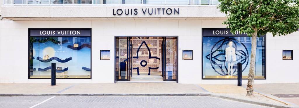 LOUIS VUITTON BY THE POOL collection 2023. 