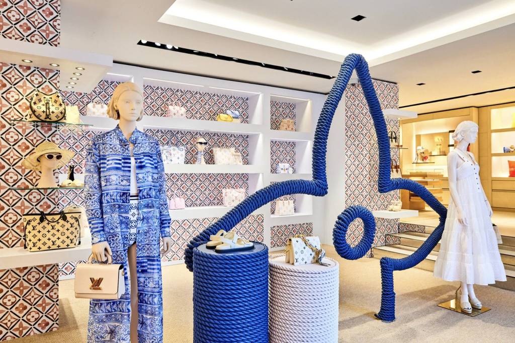 Louis Vuitton's Pop-Up Store in the Alpine Ski Slopes